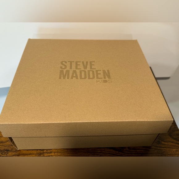 Steve Madden Little/Big Girls JSugarr  Stud Belt Ankle Boots NWT Various… - Picture 2 of 9